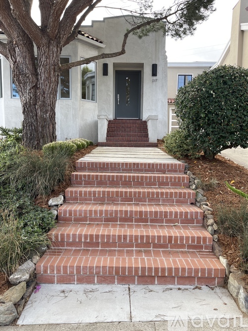 217 Hazelwood Ave 2 Beds Single Family Home for Rent - Photo gallery 4