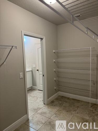 Simeon Drive 3 Beds Townhouse for Rent - Photo gallery 4