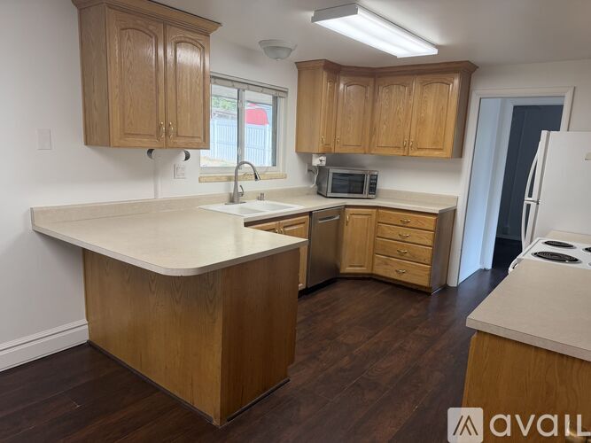 1134 Cherry Lane 6 Beds Single Family Home for Rent - Photo gallery 3