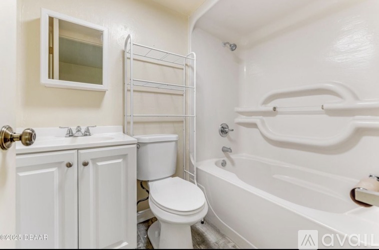 139 S Halifax Ave 1 Apartment for Rent - Photo gallery 4