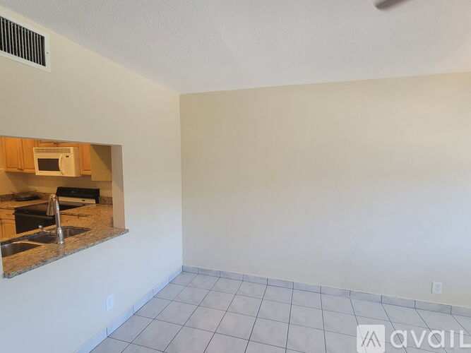 2175 Northeast 56th Street 2 Beds Single Family Home for Rent - Photo gallery 4