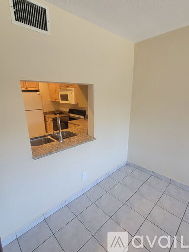 2175 Northeast 56th Street 2 Beds Single Family Home for Rent - Photo gallery 5