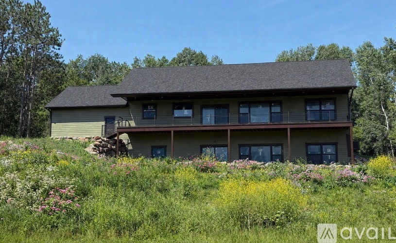 1021 Quant Avenue North 2 Beds Single Family Home for Rent - Photo gallery 2