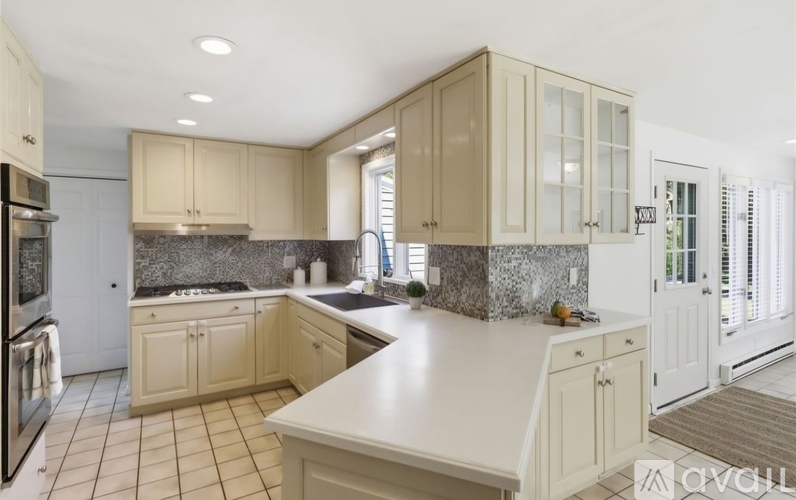 224 Warren Avenue 3 Beds Single Family Home for Rent - Photo gallery 4