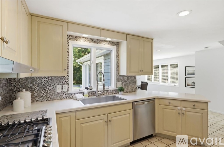 224 Warren Avenue 3 Beds Single Family Home for Rent - Photo gallery 5