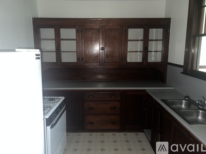 704 Burlington Avenue 1 Apartment for Rent - Photo gallery 3