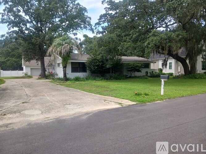 101 Berry Ave 3 Beds Single Family Home for Rent - Photo gallery 2