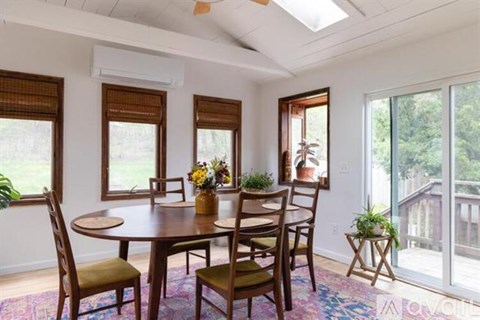 2537 Malletts Bay Avenue 4 Beds Apartment for Rent