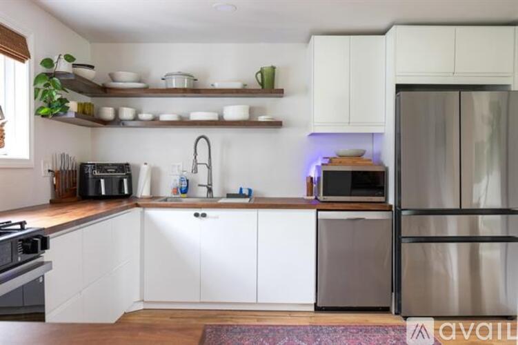 2537 Malletts Bay Avenue 4 Beds Apartment for Rent - Photo gallery 3