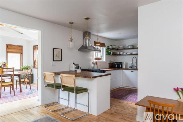 2537 Malletts Bay Avenue 4 Beds Apartment for Rent - Photo gallery 5