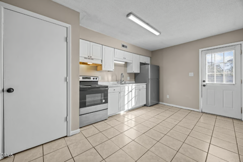 2821 Club Plaza Rd 2 Beds Apartment for Rent