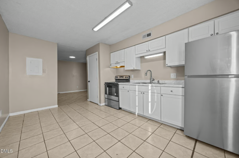 2821 Club Plaza Rd 2 Beds Apartment for Rent