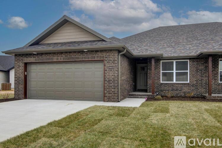 2465 Athens St 4 Beds Single Family Home for Rent - Photo gallery 3