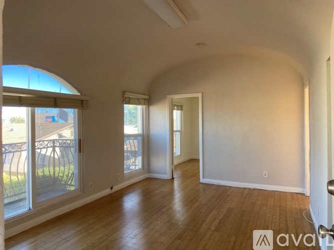 1637 South Bronson Avenue 2 Beds Single Family Home for Rent - Photo gallery 4