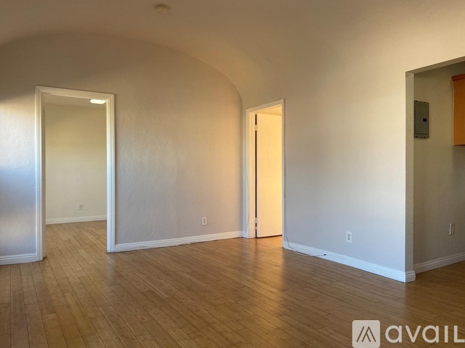 1637 South Bronson Avenue 2 Beds Single Family Home for Rent - Photo gallery 5