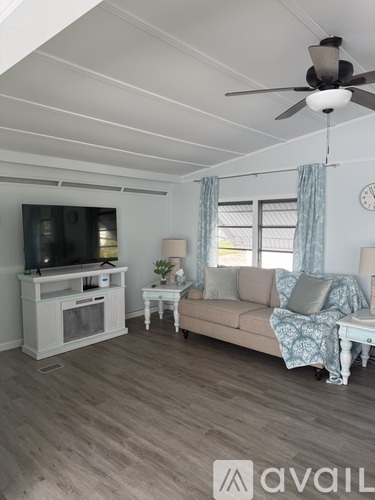 104 50th Ave. Drive W 2 Beds Single Family Home for Rent - Photo gallery 2