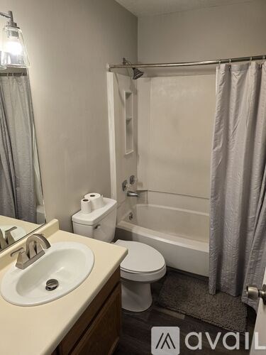 A bathroom with a toilet, sink, and bathtub.