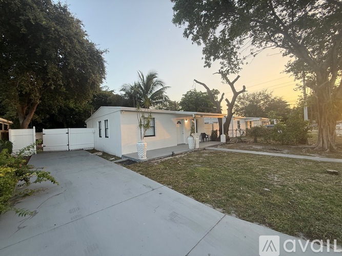 1420 NE 154th Terrace 2 Beds Single Family Home for Rent - Photo gallery 2