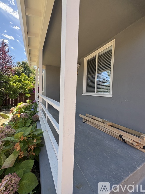 545 Rollins Rd 2 Beds Single Family Home for Rent - Photo gallery 1