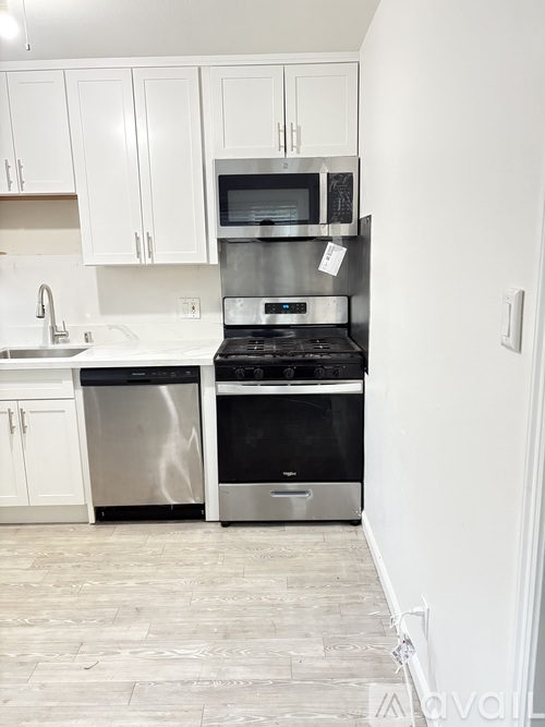 545 Rollins Rd 2 Beds Single Family Home for Rent - Photo gallery 3