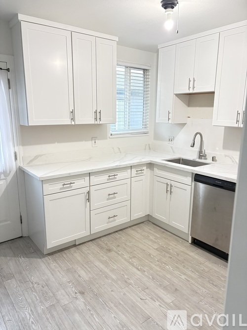 545 Rollins Rd 2 Beds Single Family Home for Rent - Photo gallery 5