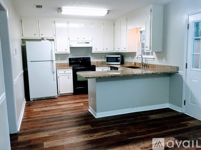 270 Hillcrest Road 3 Beds Single Family Home for Rent - Photo gallery 5