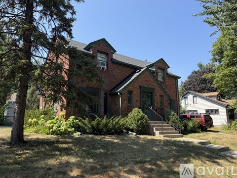 447 Fairview Avenue South 2 Beds Apartment for Rent
