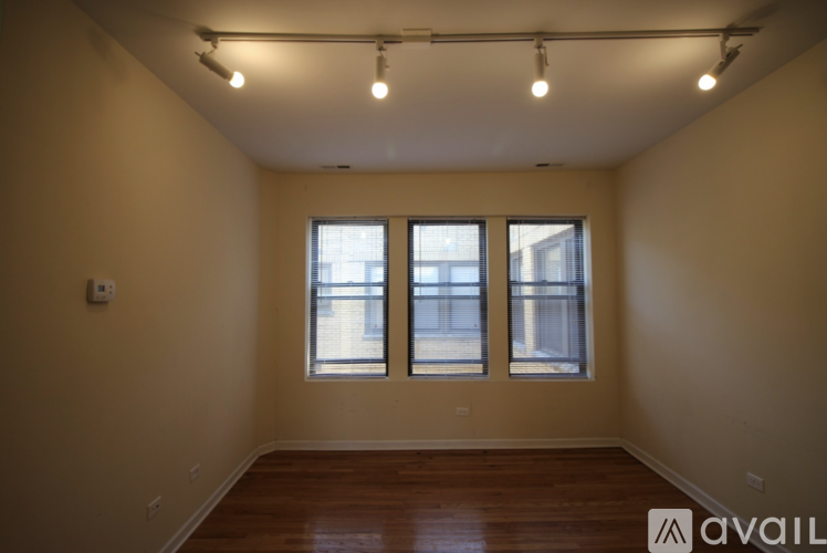 4750 N Sacramento Ave 2 Beds Apartment for Rent - Photo gallery 1
