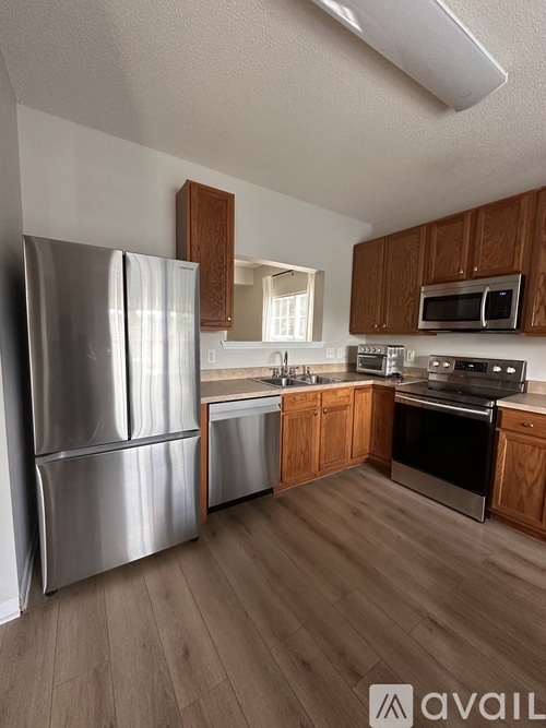 144 Queensberry Court 3 Beds Townhouse for Rent - Photo gallery 2