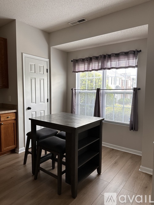 144 Queensberry Court 3 Beds Townhouse for Rent - Photo gallery 3