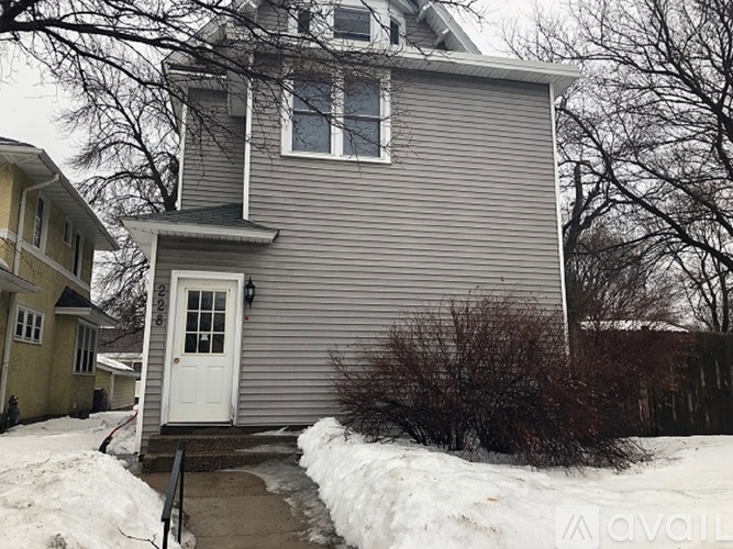 228 Victoria St Apt 2 2 Beds Apartment for Rent - Photo gallery 1