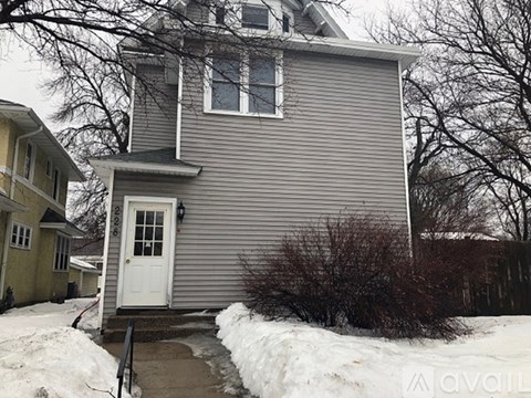 228 Victoria St Apt 2 2 Beds Apartment for Rent