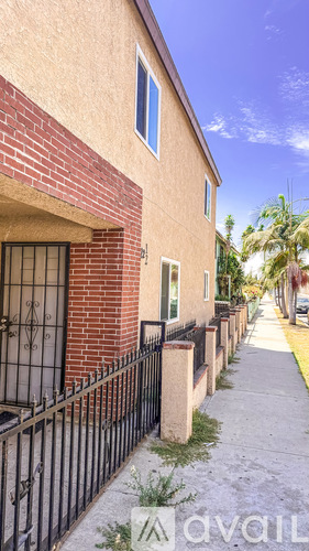 322 1/2 West 105th Street 3 Beds Single Family Home for Rent - Photo gallery 1