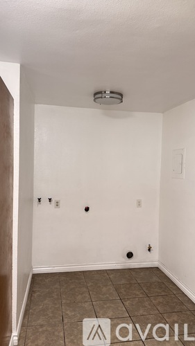 322 1/2 West 105th Street 3 Beds Single Family Home for Rent - Photo gallery 3