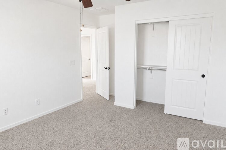 1131 East Binner Drive 4 Beds Single Family Home for Rent - Photo gallery 3
