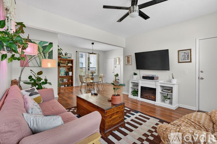 2545 Oak Street 2 Beds Condo for Rent - Photo gallery 4