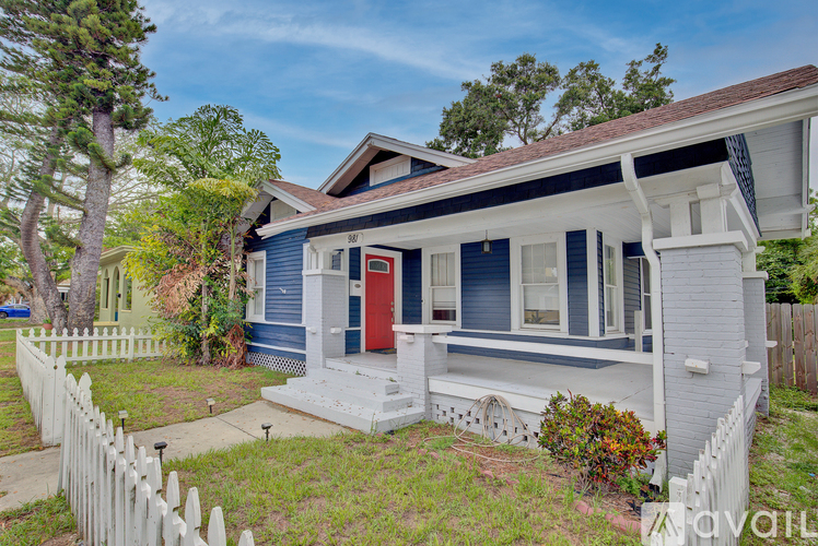 981 9th Avenue South 3 Beds Single Family Home for Rent - Photo gallery 1