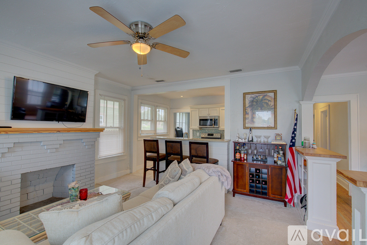 981 9th Avenue South 3 Beds Single Family Home for Rent - Photo gallery 3
