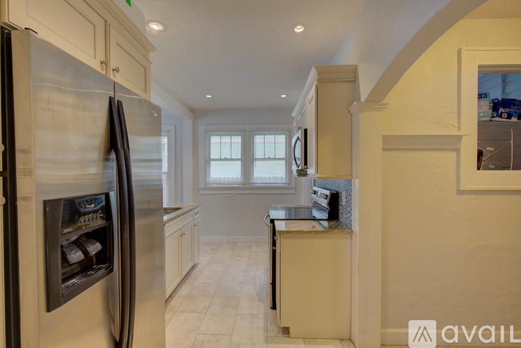 981 9th Avenue South 3 Beds Single Family Home for Rent - Photo gallery 4