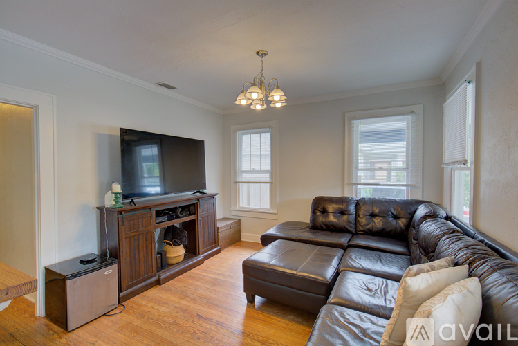981 9th Avenue South 3 Beds Single Family Home for Rent - Photo gallery 5