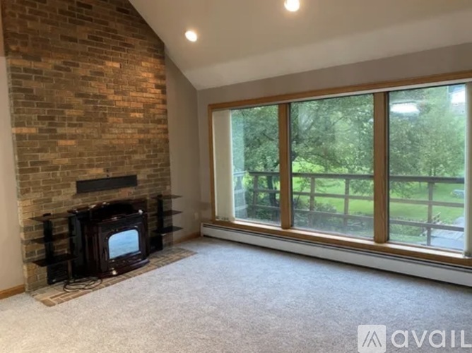 99 Hemlock Lane 3 Beds Single Family Home for Rent - Photo gallery 3