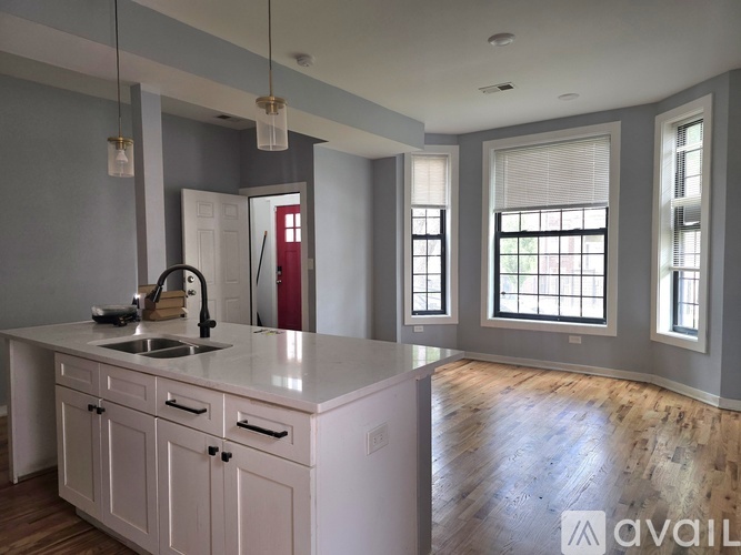 6040 S Rhodes Ave 3 Beds Apartment for Rent - Photo gallery 2