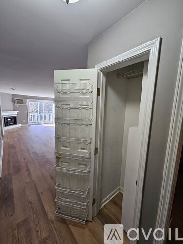 55 Mill Plain Rd 2 Beds Apartment for Rent
