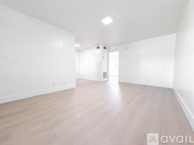 1100 S Broadway 1 Apartment for Rent - Photo gallery 2