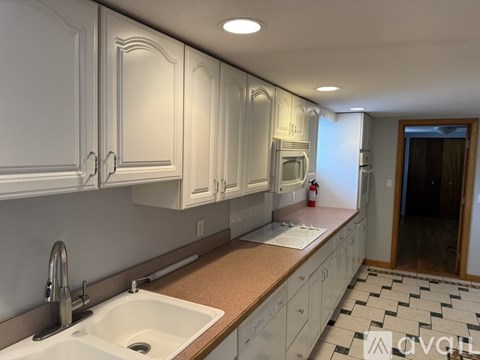 39 Dartmouth St 2 Beds Apartment for Rent