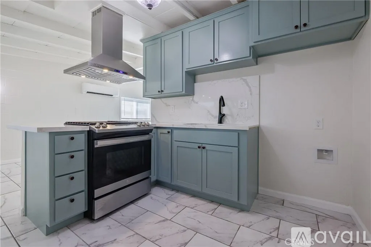 304 E Santa Clara St 3 Beds Single Family Home for Rent - Photo gallery 5