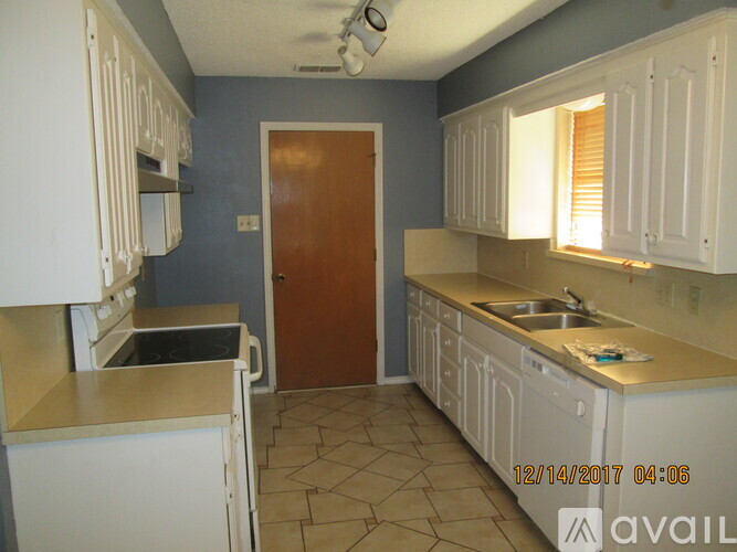 1214 Davis St 3 Beds Single Family Home for Rent - Photo gallery 4
