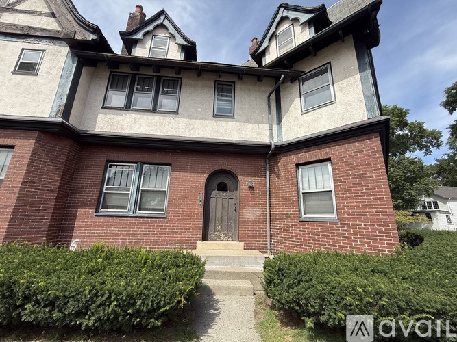 104 Mt Auburn St 2 Beds Apartment for Rent - Photo gallery 1