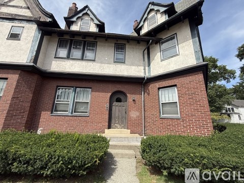 104 Mt Auburn St 2 Beds Apartment for Rent