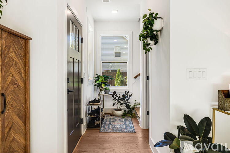 108 Glendale Avenue 3 Beds Single Family Home for Rent - Photo gallery 3